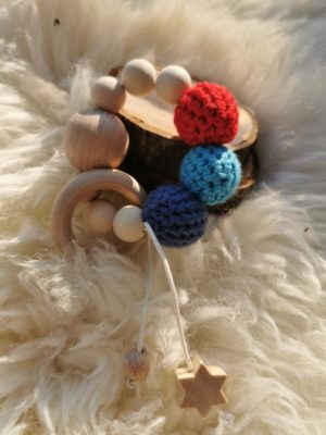 Beißring Threecolour  mit Spielband – Bild 3