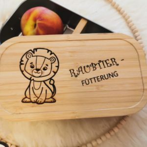 "Raubtierfütterung (Löwe)"